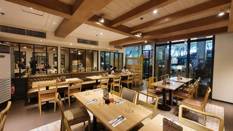 Manam Greenbelt, Manila, photo 2