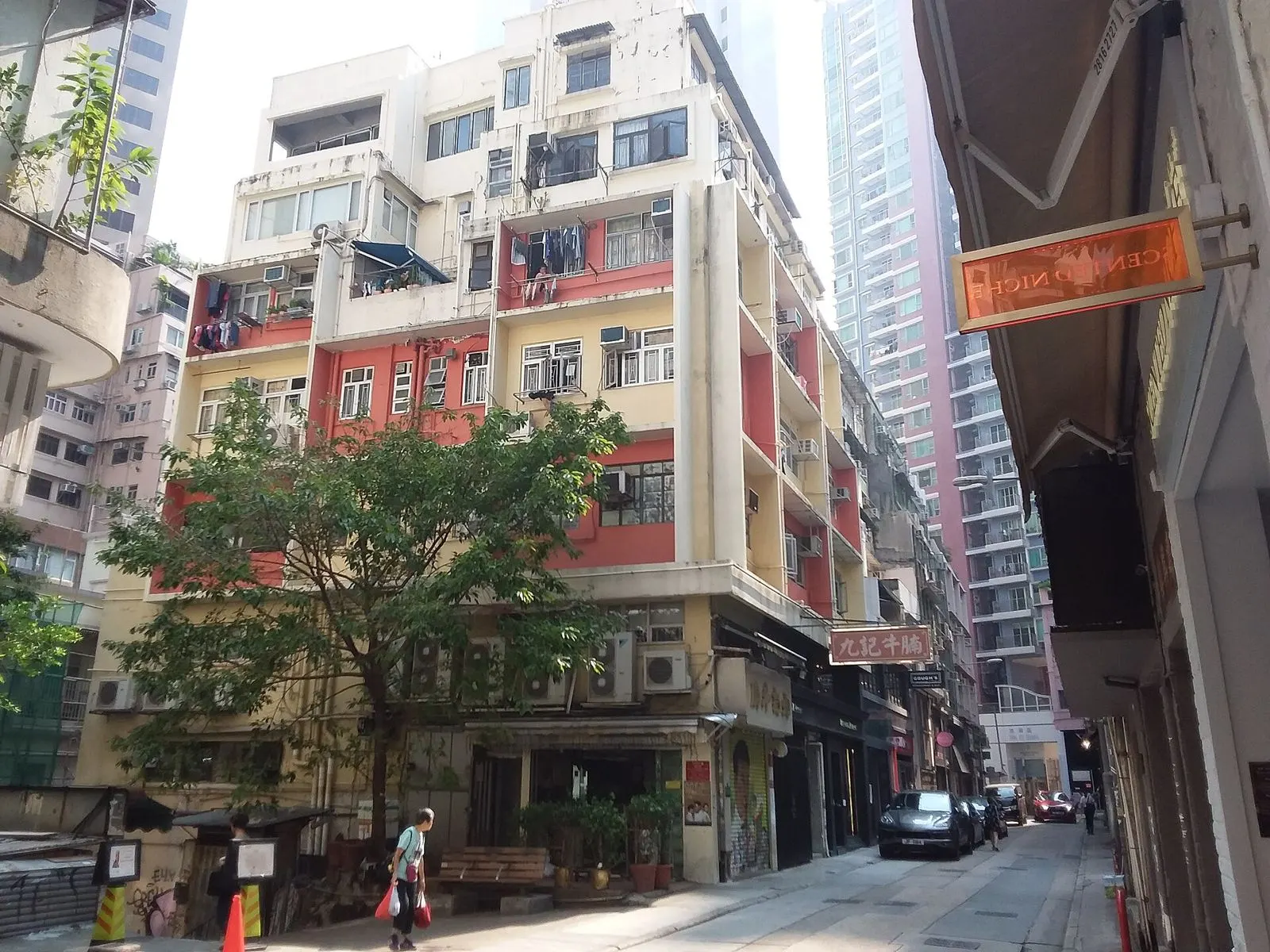 Kau Kee's shopfront on Gough Street, Sheung Wan
